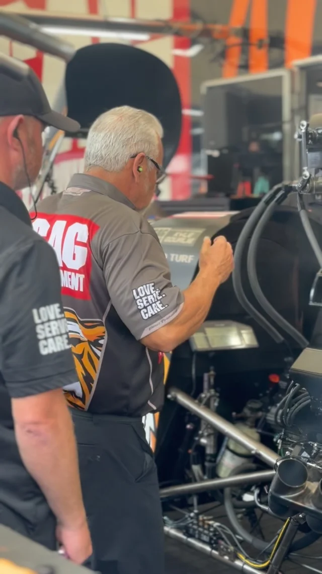Prepped and ready. ✅

@scagracing | @scagmowers | @nhra | @impactbymcs | @mactools38 | @mobil1racing | @mobil1 | @fasttz1 

#DragRacing #NHRA #TopFuel #Dragster #Fast