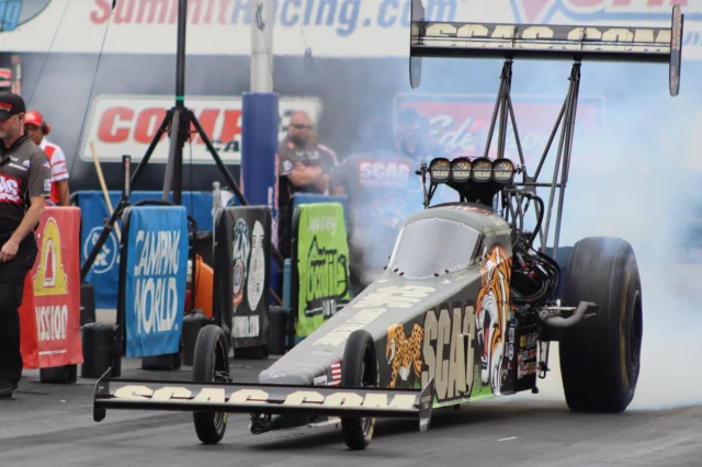 Just warming up! 😉💨

@scagracing | @scagmowers | @nhra | @impactbymcs | @mactools38 | @mobil1racing | @mobil1 | @fasttz1 

#DragRacing #NHRA #TopFuel #Dragster #Fast
