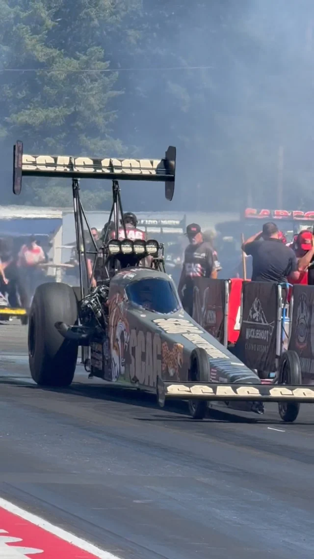 Always ready for the smoke. 😎💨

@scagracing | @scagmowers | @nhra | @impactbymcs | @mactools38 | @mobil1racing | @mobil1 | @fasttz1 

#DragRacing #NHRA #TopFuel #Dragster #Fast