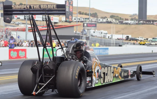 Faster than a cheetah. 🐆💨

@scagracing | @scagmowers | @nhra | @impactbymcs | @mactools38 | @mobil1racing | @mobil1 | @fasttz1 

#DragRacing #NHRA #TopFuel #Dragster #Fast