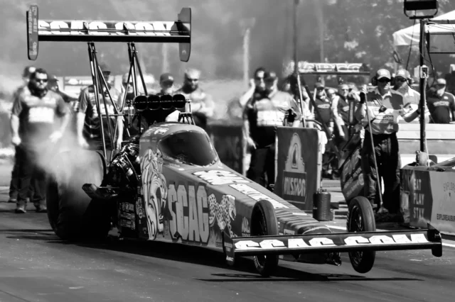 Time to get to work. 💪🏻

@scagracing | @scagmowers | @nhra | @impactbymcs | @mactools38 | @mobil1racing | @mobil1 | @fasttz1 

#DragRacing #NHRA #TopFuel #Dragster #Fast