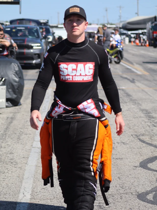 Game face ON. 

@scagracing | @scagmowers | @nhra | @impactbymcs | @mactools38 | @mobil1racing | @mobil1 | @fasttz1 

#DragRacing #NHRA #TopFuel #Dragster #Fast