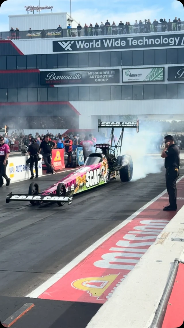 Just another day at the office.

@scagracing | @scagmowers | @nhra | @impactbymcs | @mactools38 | @mobil1racing | @mobil1 | @fasttz1 

#DragRacing #NHRA #TopFuel #Dragster #BreastCancerAwareness