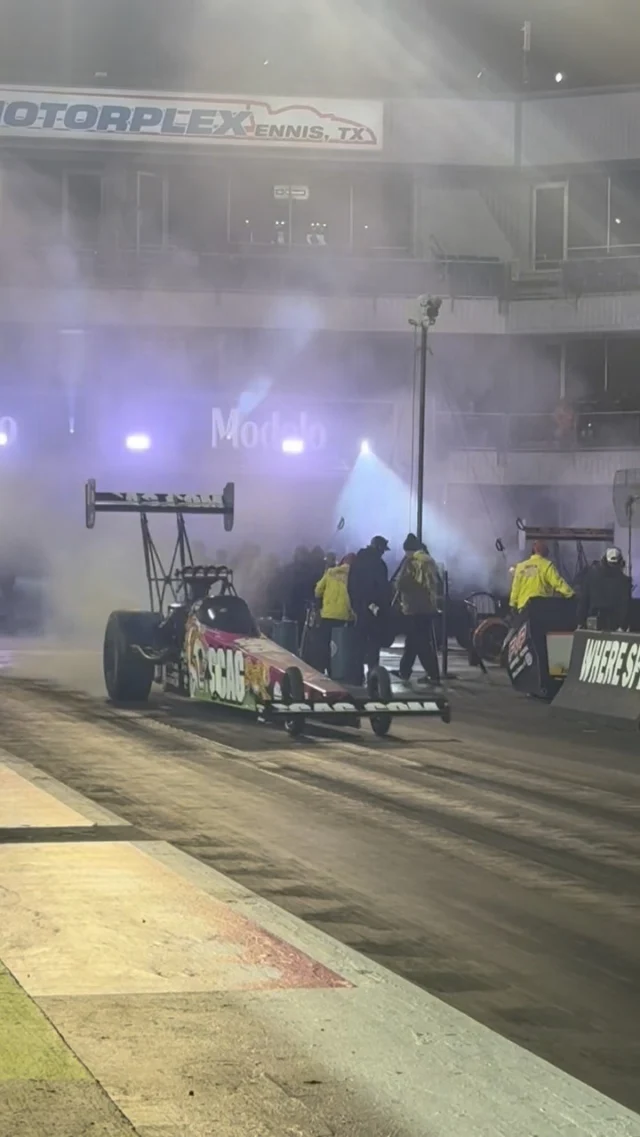 Eyes on the win light. 😏

@scagracing | @scagmowers | @nhra | @impactbymcs | @mactools38 | @mobil1racing | @mobil1 | @fasttz1 

#DragRacing #NHRA #TopFuel #Dragster #BreastCancerAwareness